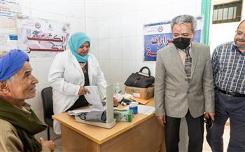 محافظ قنا: الكشف على 680 مواطنا في قافلة طبية مجانية بقرية القصر ضمن مبادرة "حياة كريمة"