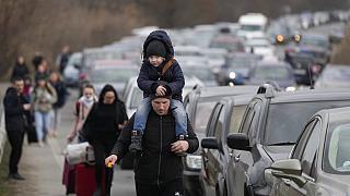وزير الخارجية المجري: وصول أكثر من 200 ألف لاجئ أوكراني إلى البلاد حتى الآن