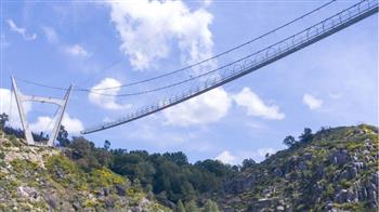 ليس لضعاف القلوب.. افتتاح أطول جسر معلق في العالم بالبرتغال