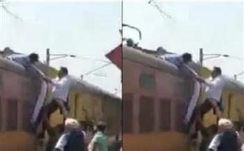 شاهد.. إنقاذ هندي من موت محقق تحت عجلات قطار 