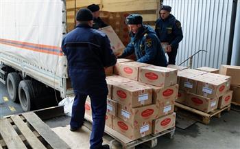 الطوارئ الروسية تسلم أكثر من 330 طنا من المساعدات الإنسانية لسكان منطقة دونباس 