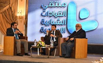 وزير الرياضة يفتتح ملتقى القيادات الشبابية الإعلامية ويشهد أولى حلقات النقاش