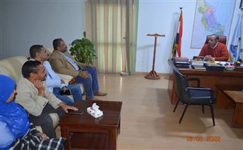 رئيس مدينة القصير يلتقي مدير إدارة التضامن ومنسقوا «فرصة» بالبحر الأحمر 