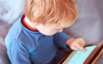 باحثون: مشاهدة التلفزيون وألعاب الفيديو تأثر على الأطفال بالسلب