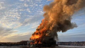 رمزا لنهاية للخلاف.. حديقة الفنون الروسية تحرق برج بابل  