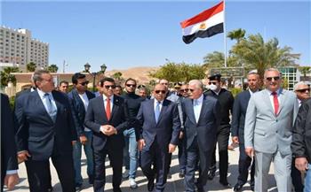 وزيرا التنمية المحلية من طابا: معركة مصر مع الإرهاب «شاملة»