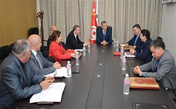وزير الداخلية التونسي يعقد اجتماعا للإعداد لتنفيذ مشروع جواز السفر 