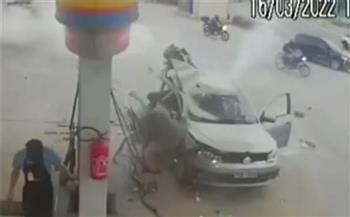 فيديو| لحظة انفجار خزان سيارة بمحطة وقود بالبرازيل