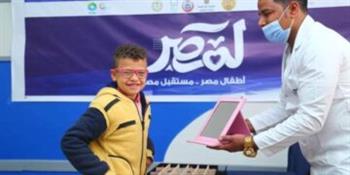 محافظ قنا: فحص2937 طالبا ضمن مبادرة "لمصر"
