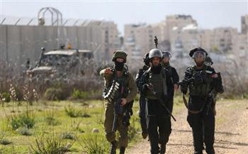 القوات الإسرائيلية تهدم منشأة تجارية وتعتقل مواطنا في بيت حنينا 