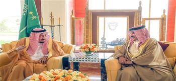 عاهل البحرين وخادم الحرمين يبحثان مسار العلاقات التاريخية