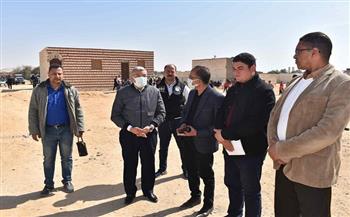 محافظ المنيا يشهد تسليم قطعة أرض مخصصة لإقامة محطة معالجة مياه قرية دير أبو حنس 