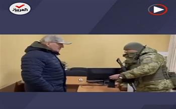 ضابط أوكراني يطرد سفير بيلاروسيا (فيديو)