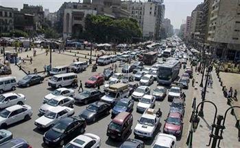 كثافات مرورية متحركة بطرق وشوارع القاهرة والجيزة الرئيسيةِ