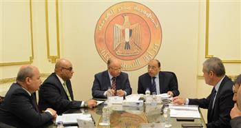 وزير التنمية المحلية ومحافظ القاهرة يبحثان تسوية بعض المشكلات للشركات