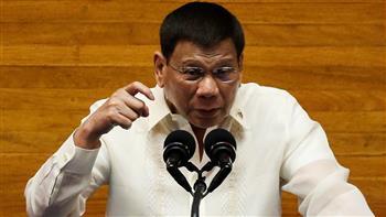 الرئيس الفلبيني يرفض السماح بالتخلي عن الكمامات
