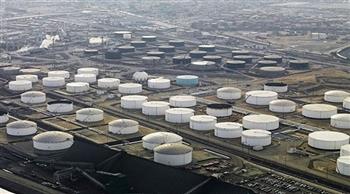 هبوط مخزونات النفط الأمريكية إلى 2.5 مليون برميل الأسبوع الماضي