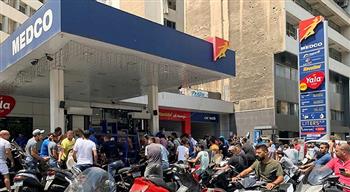 جهود مكثفة لاحتواء أزمة تسعير البنزين بلبنان وزحام شديد على المحطات