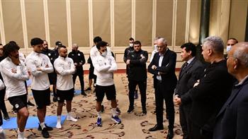 وزير الرياضة يلتقي لاعبي الفراعنة قبل السفر للسنغال.. ويطالبهم بالتأهل للمونديال
