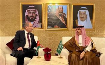 وزير الخارجية الأردني يلتقي بنظيره الجزائري فى الدوحة