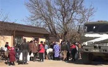 الجيش الروسي يوزع 20 طنا من المساعدات الإنسانية لسكان بلدة أوكرانية