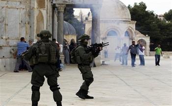 "هآرتس": تصرفات شرطة الاحتلال تجاه الفلسطينيين في القدس ستؤدي للتصعيد