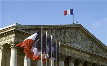 فرنسا توصي بقوة مواطنيها بمغادرة روسيا