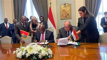 وزير الخارجية ونظيره الأنجولي يوقعان اتفاقية للإعفاء من التأشيرات المتبادلة 