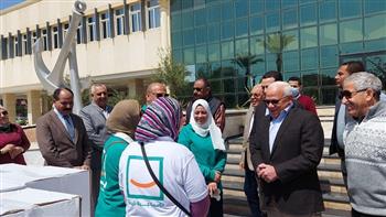 محافظ بورسعيد يستقبل قافلة مبادرة "حياة كريمة"