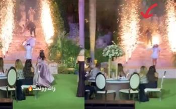 يا فرحة ما تمت.. الألعاب النارية تحرق عروسين في حفل زفافهما (فيديو)
