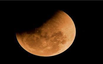 القمر الوردي وشهب القيثارة وكسوف للشمس.. أبرز الظواهر الفلكية في أبريل