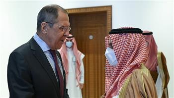 وزير الخارجية الروسي ونظيره السعودي يبحثان الأوضاع في أوكرانيا