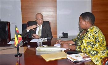رئيسة الوزراء الأوغندية تستقبل السفير المصري في كمبالا