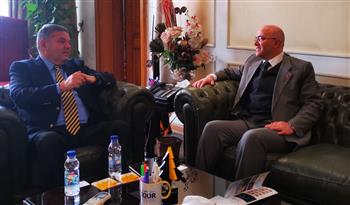 وزير قطاع الأعمال يبحث مع سفير المغرب تعزيز التعاون المشترك