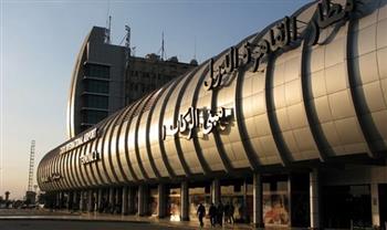 مطار القاهرة يستقبل طائرة المصريين القادمين من بولندا بعد إجلائهم من أوكرانيا
