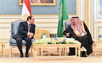 الرئيس السيسي يتفقد معرض الدفاع العالمي بالسعودية