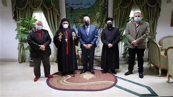 وفد من الكنيسة الكاثوليكية يهنئ محافظ جنوب سيناء بالعيد القومي للمحافظة