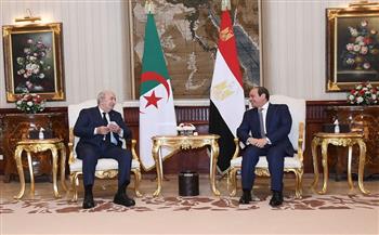 الرئيس السيسي يهنئ نظيره الجزائري بحلول شهر رمضان