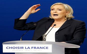 مرشحة الرئاسة الفرنسية مارين لوبان تدلي بصوتها في الانتخابات (فيديو)