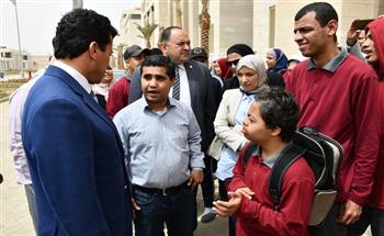 وزير الرياضة يلتقي مجموعة من شباب ذوى الهمم بمقر الوزارة بالعاصمة الإدارية 