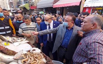 محافظ الإسكندرية يقود حملة لمتابعة الأسواق بحي وسط المدينة