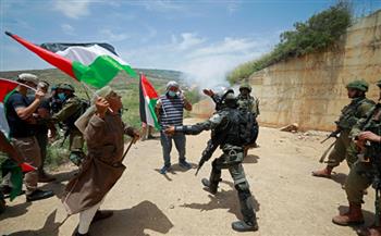 اشتباكات بين الفلسطينيين والاحتلال الإسرائيلي على أطراف رام الله لليلة الثالثة على التوالي