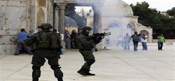100 مصاب في المواجهات بين الفلسطينيين والشرطة الإسرائيلية في المسجد الأقصى