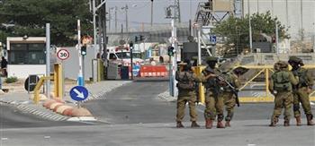 الاحتلال الاسرائيلي يغلق المدخل الرئيسي لقرية "راس كركر" غرب رام الله