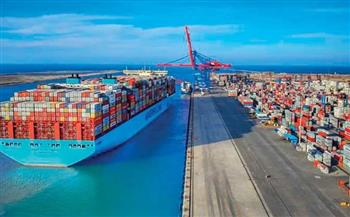 اقتصادية قناة السويس: شحن 2350 طن صودا كاوية وتداول 26 سفينة بموانئ بورسعيد