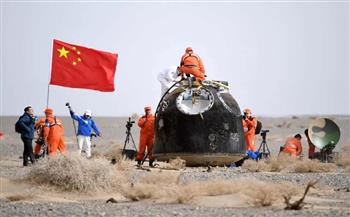 رواد فضاء صينيون يعودون إلى الأرض بعد مهمة استمرت 6 أشهر