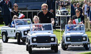 هاري وميجان فى جولة بسيارة لاند روفر صغيرة يقودها أطفال (فيديو) 