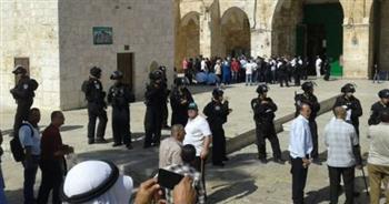 الاحتلال الإسرائيلي يُحاصر المصلين والمعتكفين بالمُصلى القبلي بالمسجد الأقصى لتأمين اقتحامات المستوطنين