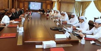 وزير النقل يبحث مع رئيس وزراء قطر سبل تعزيز التعاون المشترك في الدوحة