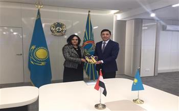 سفيرة مصر في كازاخستان تبحث مع حاكم «نور سلطان» تعزيز التعاون المشترك